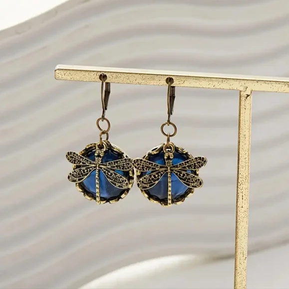 New Vintage Look Dragonfly Self Latch Earrings - Picture 9 of 11
